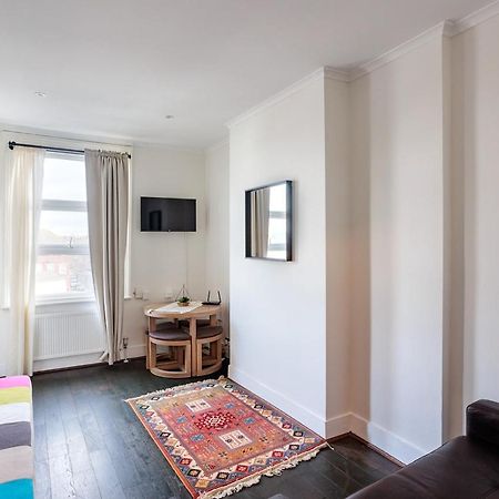 Апартаменты Entire Luxurious Flat Sleeps 4 Persons Лондон Экстерьер фото
