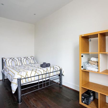 Апартаменты Entire Luxurious Flat Sleeps 4 Persons Лондон Экстерьер фото