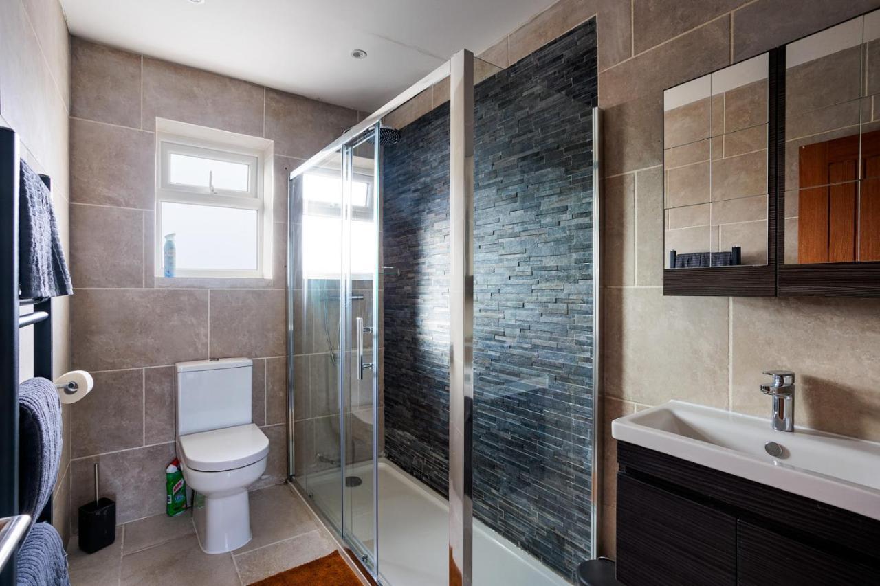 Апартаменты Entire Luxurious Flat Sleeps 4 Persons Лондон Экстерьер фото