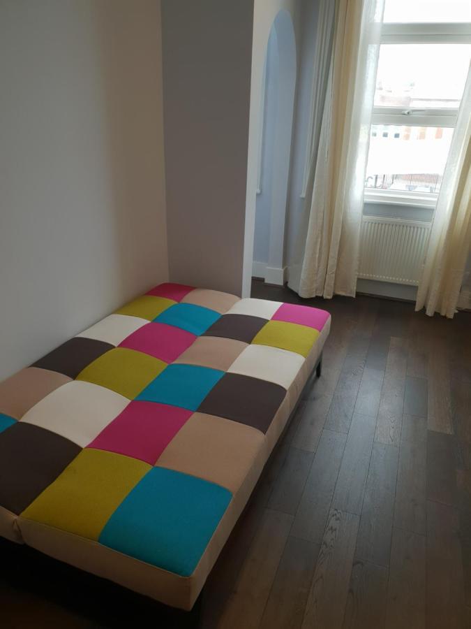 Апартаменты Entire Luxurious Flat Sleeps 4 Persons Лондон Экстерьер фото